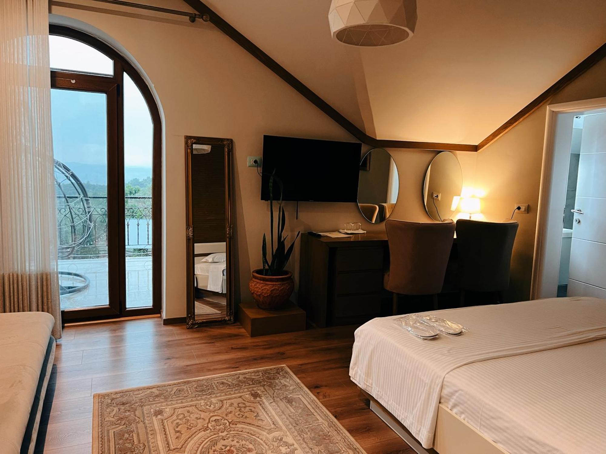 Chateau Fasel Tirana Exterior photo